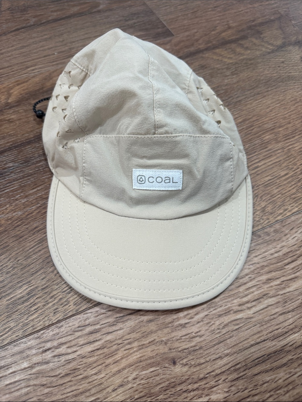 Coal Lightweight running Beige hat with Vent Panels